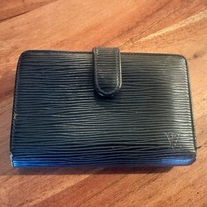 Louis Vuitton Black Epi Bi-Fold Wallet with Kiss lock